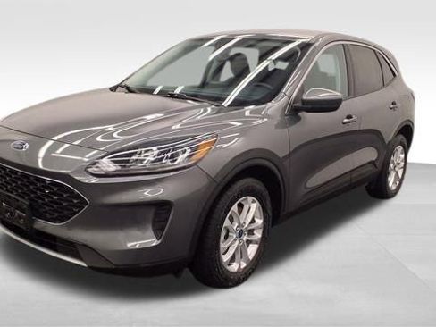 Used 2021 Ford Escape SE image 3