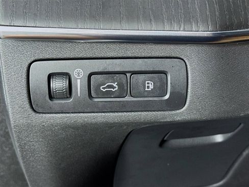 Used 2022 Volvo XC90 T8 Inscription image 11