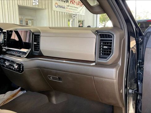 Used 2025 GMC Sierra 1500 SLT RWD image 23