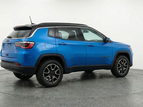 Used 2025 Jeep Compass Trailhawk image 9