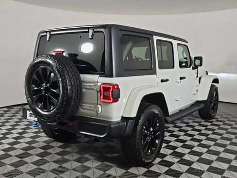 Used 2023 Jeep Wrangler Unlimited Sahara w/ Cold Weather Group AWD/4WD image 3