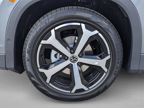New 2026 Volkswagen Tiguan SE FWD image 9