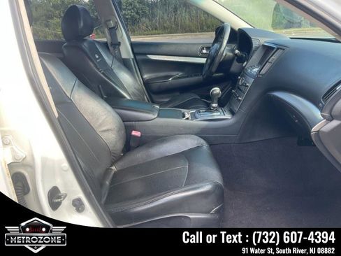 Used 2013 INFINITI G37 Journey w/ Premium Pkg image 17