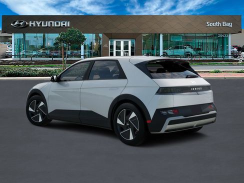 New 2026 Hyundai Ioniq 5 SE image 3