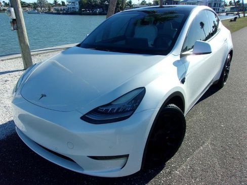 Used 2021 Tesla Model Y Long Range image 11