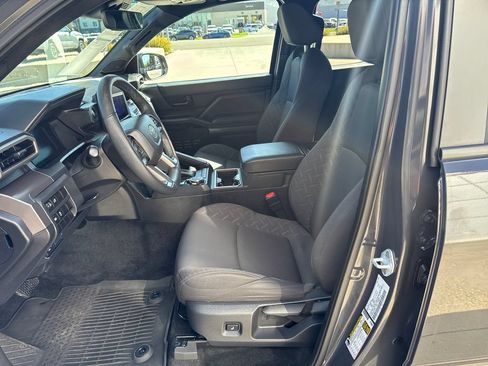 Certified 2025 Toyota Tacoma SR5 AWD/4WD image 10