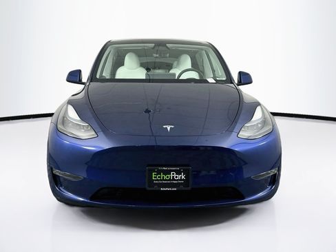 Used 2024 Tesla Model Y Long Range AWD/4WD image 2