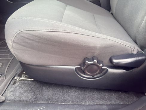 Used 2019 Toyota Tacoma TRD Sport image 10