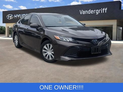 Used 2020 Toyota Camry LE FWD image 1