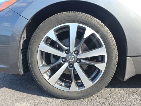 Used 2017 Nissan Altima 2.5 SR FWD image 10