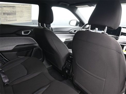 Used 2025 Jeep Compass Sport image 15