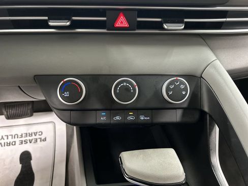Used 2023 Hyundai Elantra SE FWD image 16