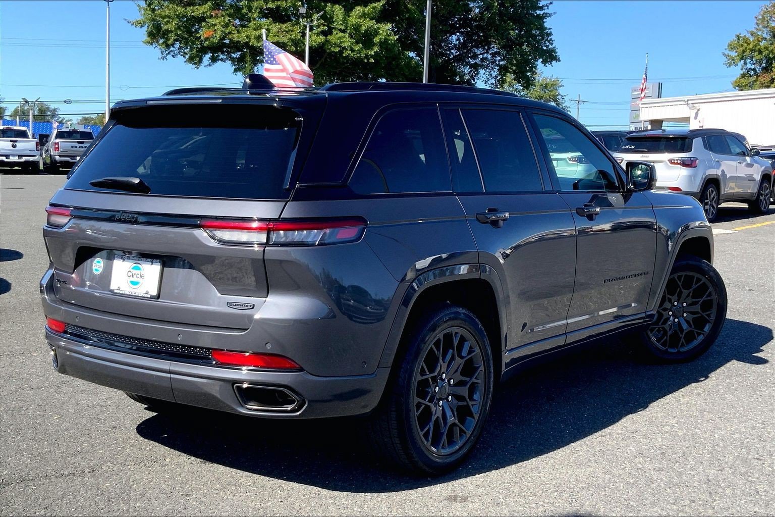 Certified 2025 Jeep Grand Cherokee Summit w/ Obsidian Package AWD/4WD image 11