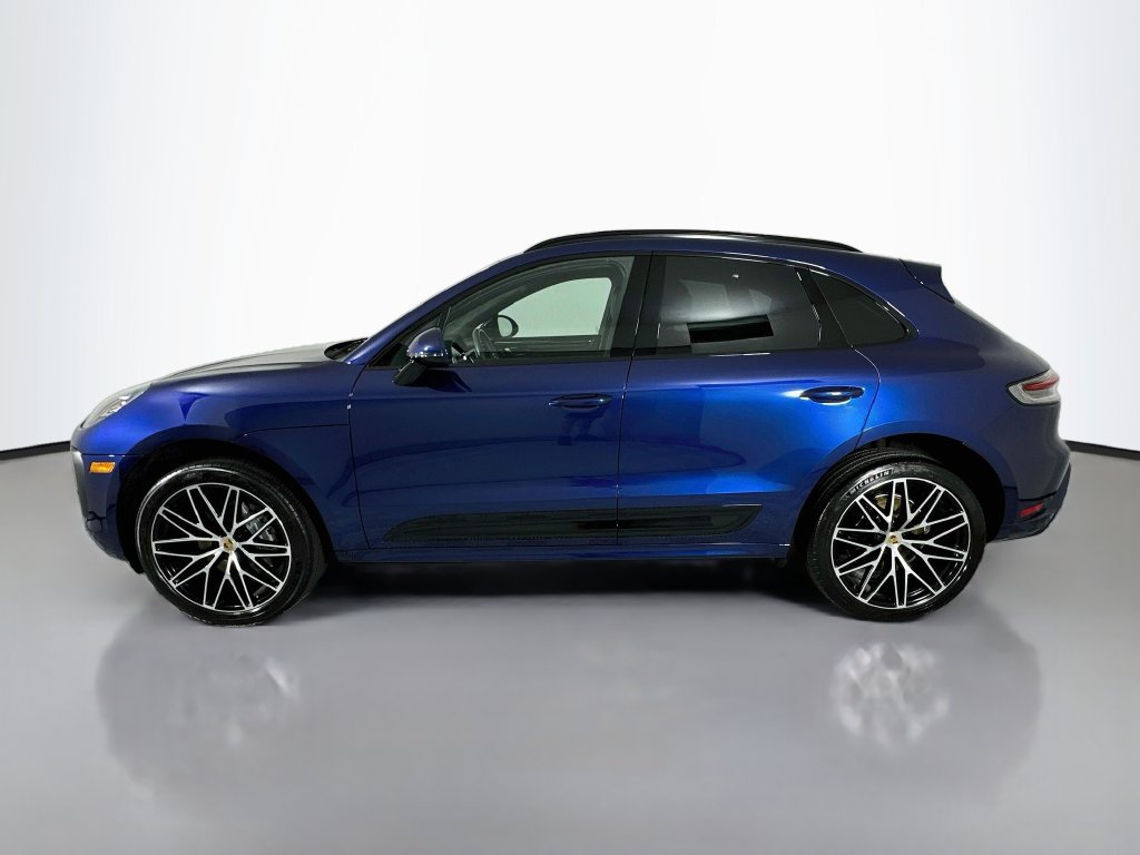 Certified 2024 Porsche Macan AWD/4WD image 2