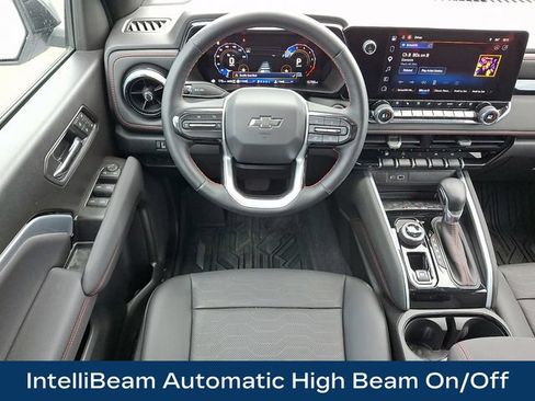 Used 2025 Chevrolet Colorado Z71 w/ Z71 Convenience Package 2 AWD/4WD image 3