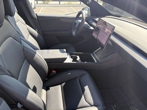 Used 2026 Tesla Model Y Long Range RWD image 19
