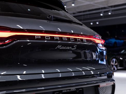Certified 2026 Porsche Macan S AWD/4WD image 32