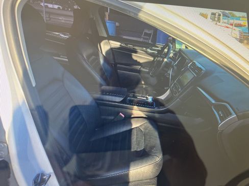 Used 2018 Ford Fusion SE w/ Equipment Group 602A image 11