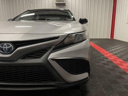 Used 2022 Toyota Camry SE image 9