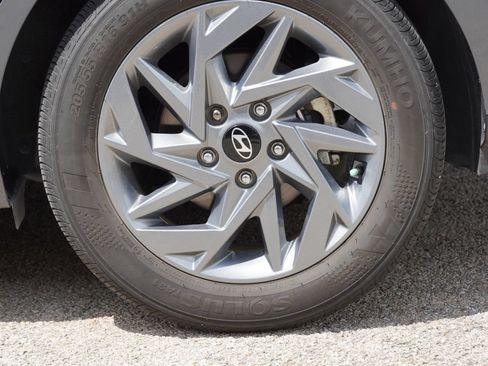 Used 2025 Hyundai Elantra Hybrid FWD image 9