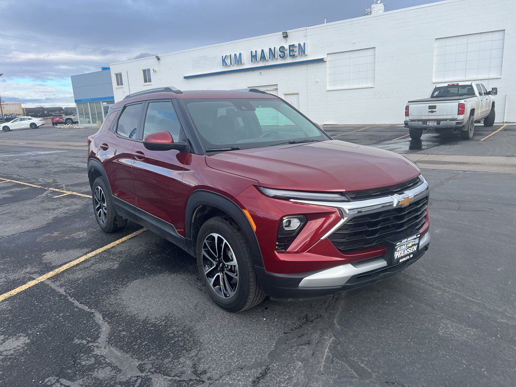 Used 2025 Chevrolet TrailBlazer LT AWD/4WD image 1