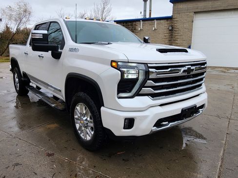 Used 2025 Chevrolet Silverado 2500 High Country w/ Technology Package image 3