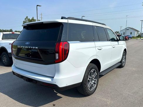 Used 2025 Ford Expedition Active AWD/4WD image 3