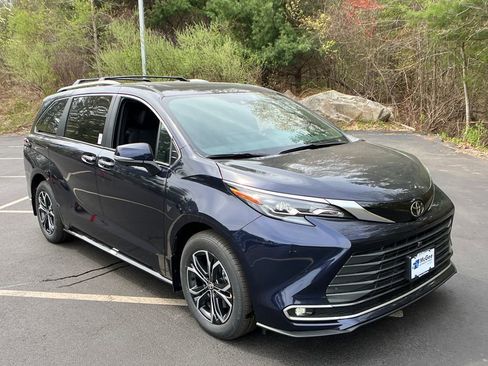 New 2026 Toyota Sienna Platinum AWD/4WD image 7
