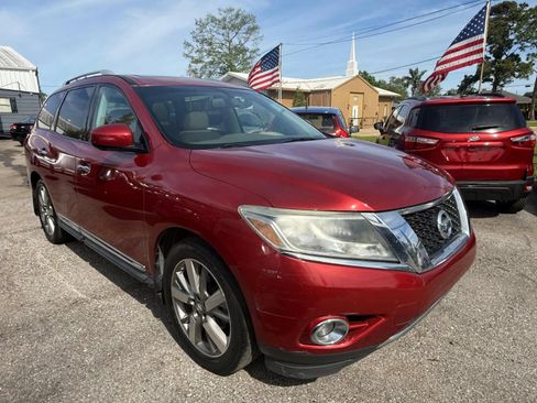 Used 2015 Nissan Pathfinder Platinum w/ Family Entertainment Package FWD image 1