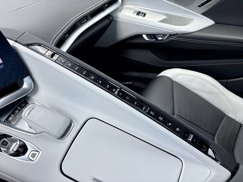 Used 2021 Chevrolet Corvette Stingray Preferred Conv w/ Z51 Performance Package RWD image 19