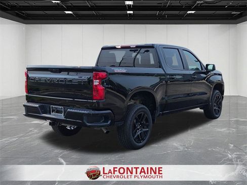 Used 2023 Chevrolet Silverado 1500 Custom Trail Boss w/ LPO, Dark Essentials Package image 8