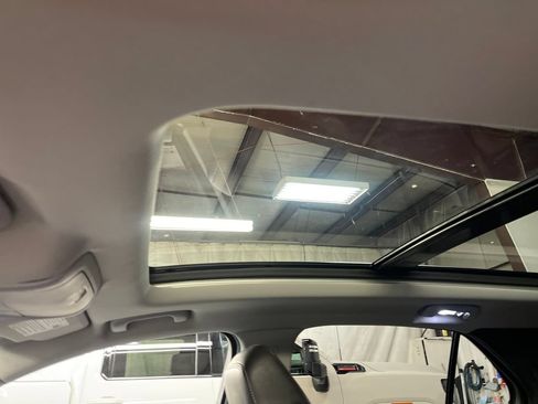 Used 2018 Chevrolet Equinox Premier FWD image 11