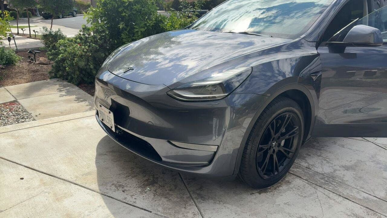 Used 2023 Tesla Model Y Long Range AWD/4WD image 2