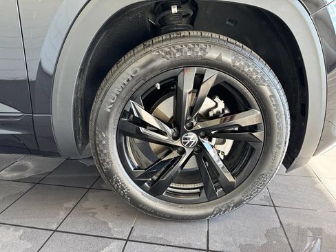 Used 2026 Volkswagen Atlas Cross Sport SEL R-Line AWD/4WD image 57