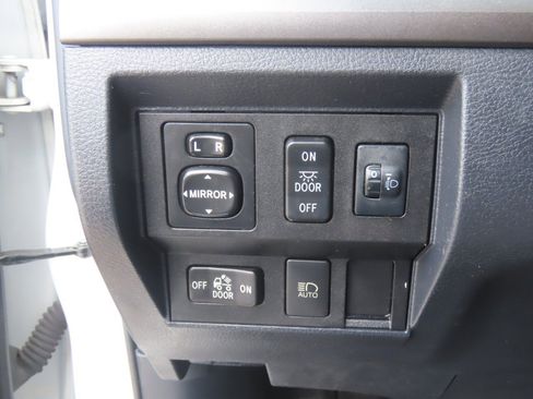 Used 2019 Toyota Tundra SR5 w/ SR5 Upgrade Package RWD image 26