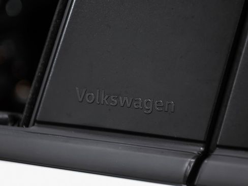 Used 2023 Volkswagen Atlas Cross Sport SEL R-Line AWD/4WD image 13