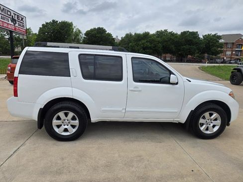 Used 2011 Nissan Pathfinder SV RWD image 4