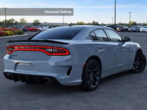 Used 2021 Dodge Charger SXT w/ Blacktop Package image 5