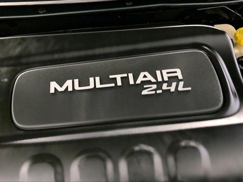 Used 2017 Chrysler 200 Limited Platinum w/ Mopar Interior Package FWD image 30