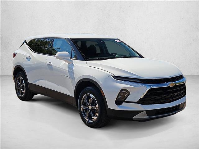 Used 2025 Chevrolet Blazer LT FWD image 3