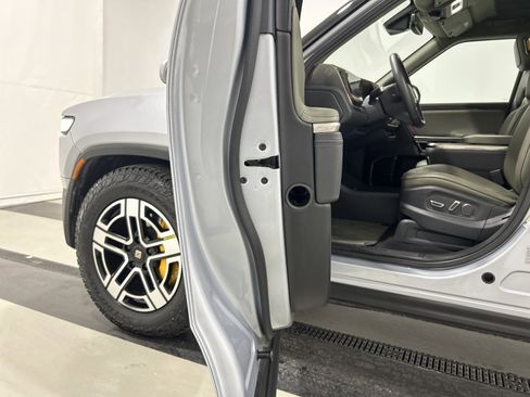 Used 2022 Rivian R1S Launch Edition image 31