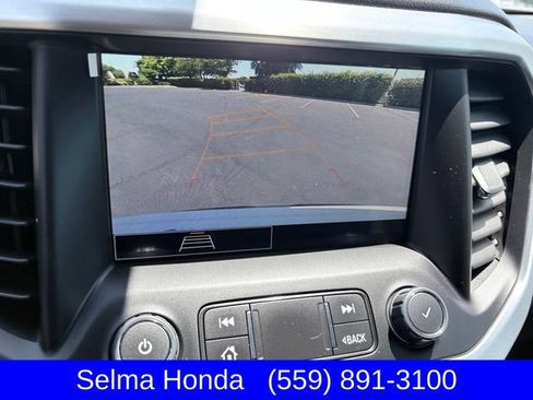Used 2022 GMC Acadia SLE w/ Driver Convenience Package FWD image 18