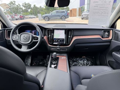 Certified 2024 Volvo XC60 T8 Plus AWD/4WD image 18