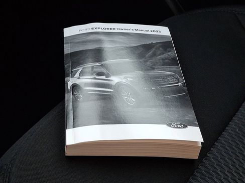 Used 2023 Ford Explorer XLT image 27