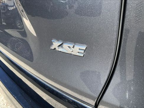 Used 2022 Toyota RAV4 XSE AWD/4WD image 7