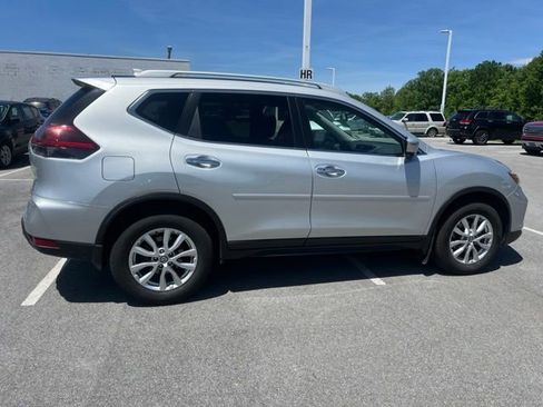 Used 2018 Nissan Rogue SV w/ Premium Package AWD/4WD image 10