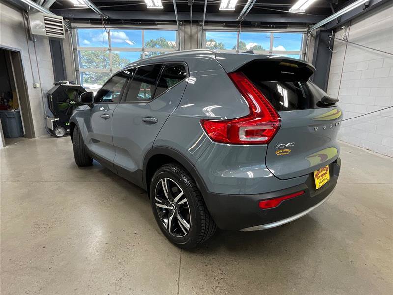 Used 2023 Volvo XC40 B5 Core AWD/4WD image 3