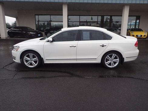 Used 2015 Volkswagen Passat 1.8T SE FWD image 2