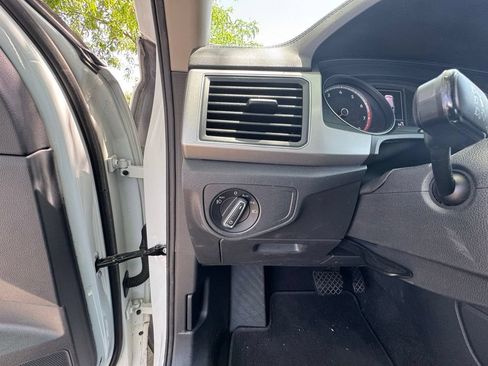 Used 2019 Volkswagen Atlas SE w/ Towing Package AWD/4WD image 18