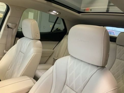 Used 2023 Buick Envision Avenir image 17